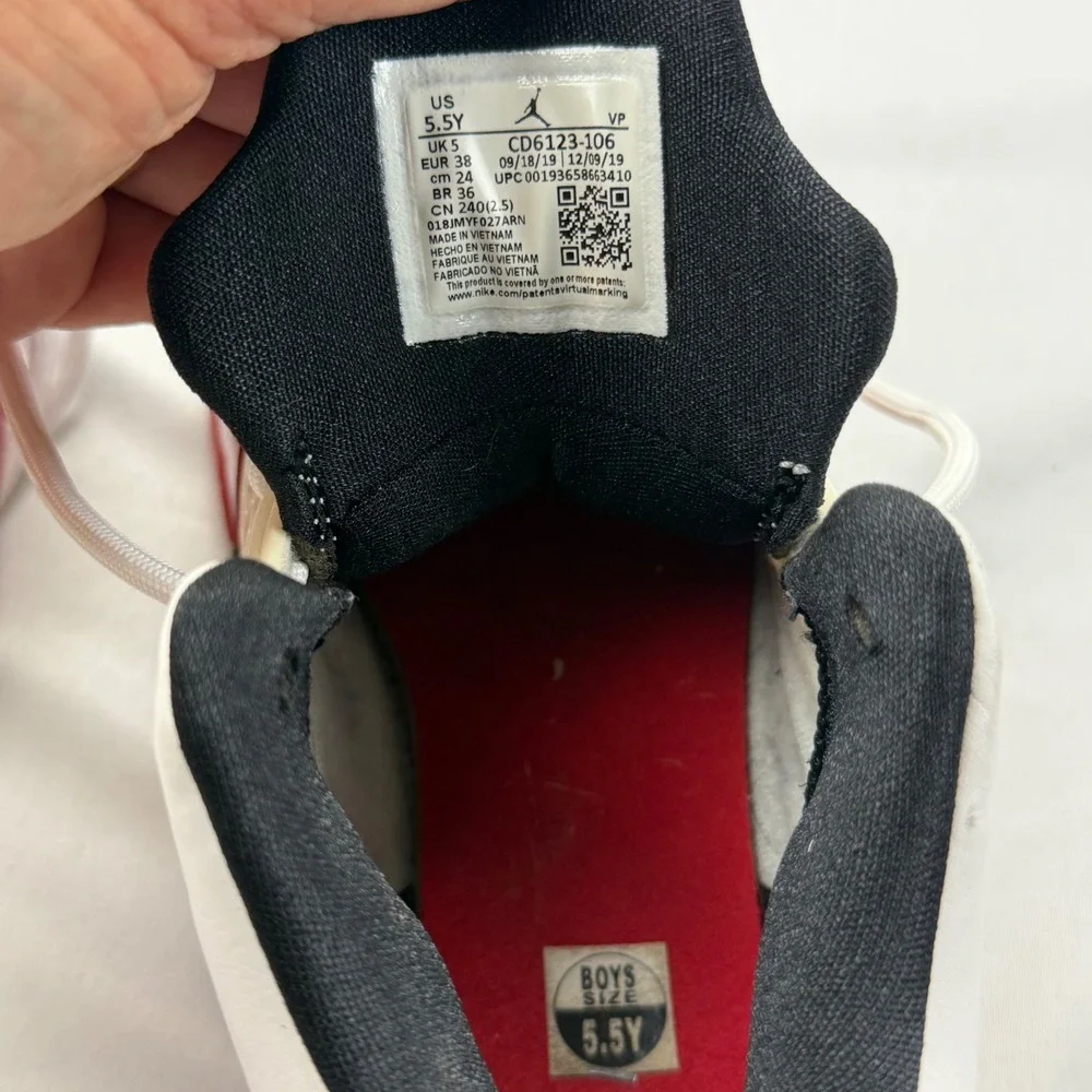Jordan Air 200E Sneakers Boys 5.5Y Red White Patent Leather CD6123-106